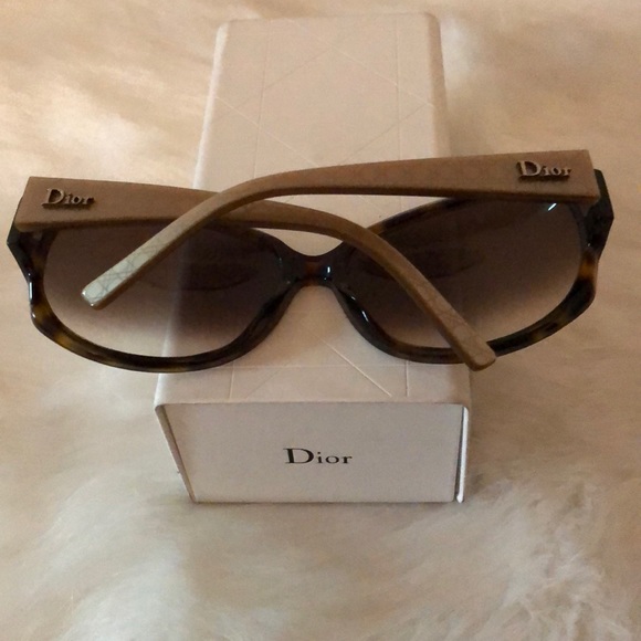 CHRISTIAN DIOR two-tone classic sunglasses! - Picture 4 of 10